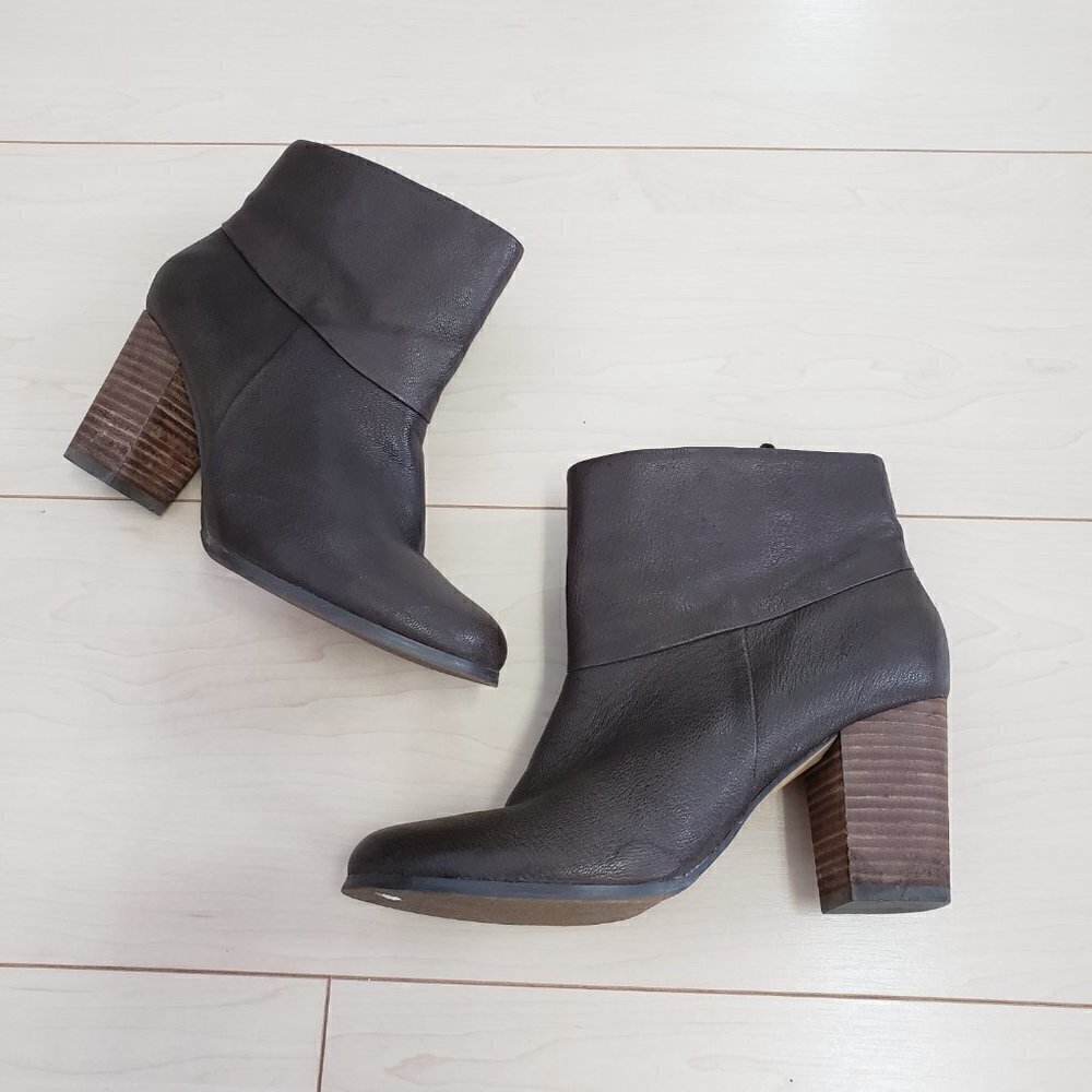 Quad Comfort by Denver Hayes Leather Ankle Booties Stacked Heel Sz 7 Brown - Picture 3 of 11